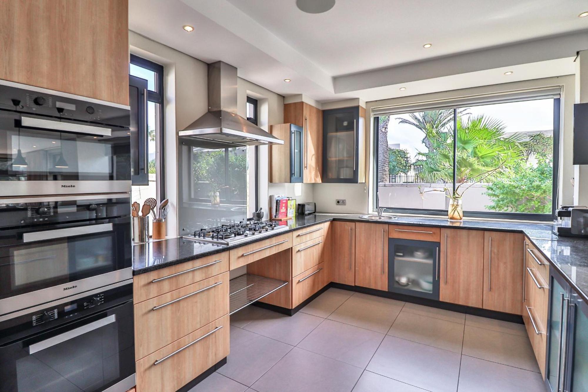 Bayhill Terrace 17 By Ctha * Cape Town